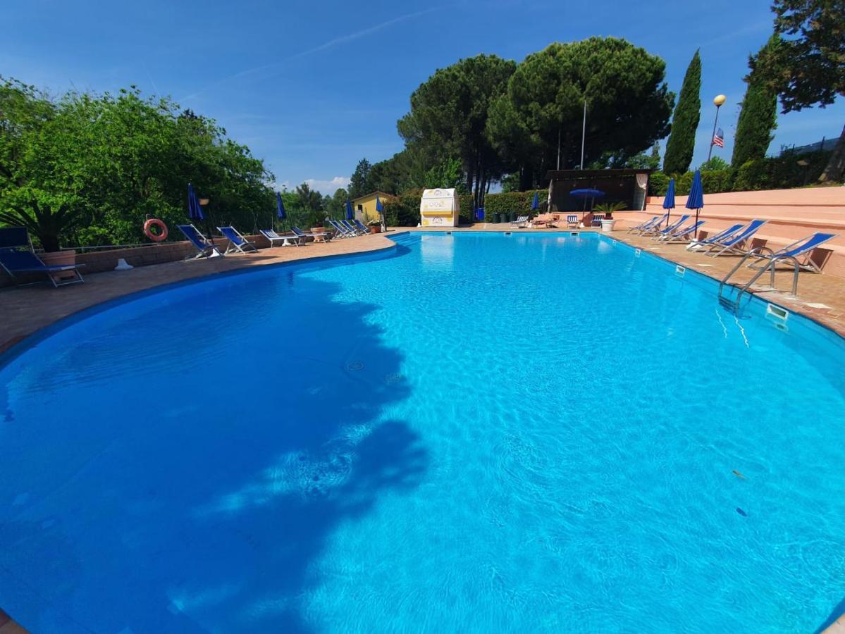 Toscana Holiday Village Montopoli in Val dʼArno Esterno foto